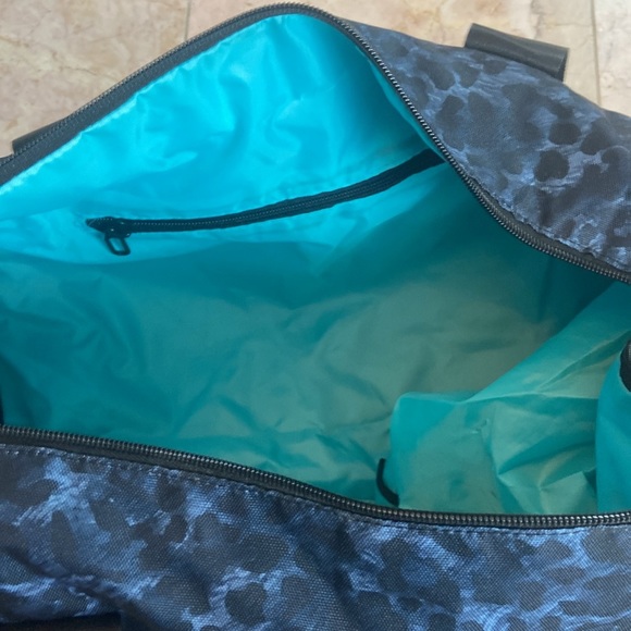 Barbella barrel duffel bag new tags - Picture 2 of 8